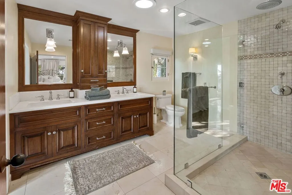 Los Angeles, California 90068, United States, 6 Bedrooms Bedrooms, ,5 BathroomsBathrooms,Residential,Active,15106