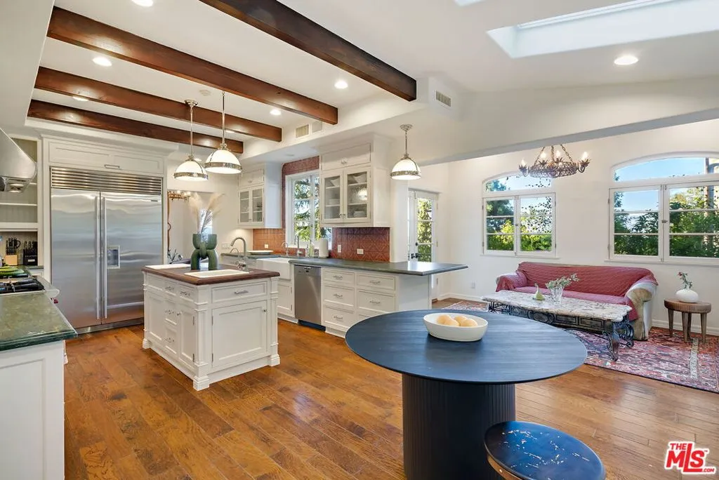 Los Angeles, California 90068, United States, 6 Bedrooms Bedrooms, ,5 BathroomsBathrooms,Residential,Active,15106