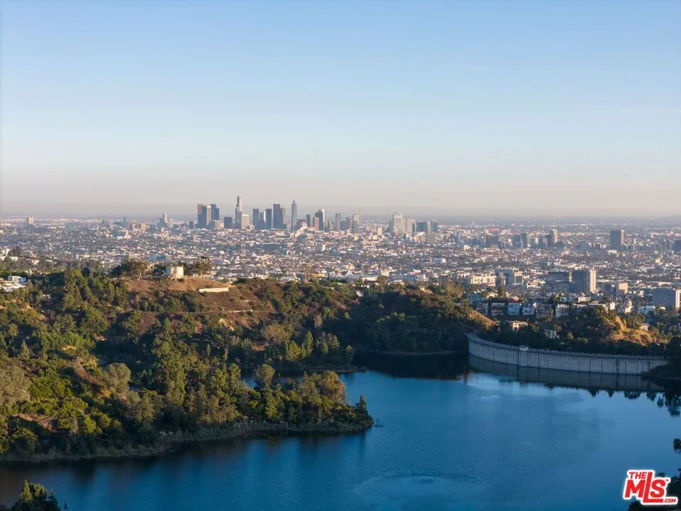 Los Angeles, California 90068, United States, 6 Bedrooms Bedrooms, ,5 BathroomsBathrooms,Residential,Active,15106