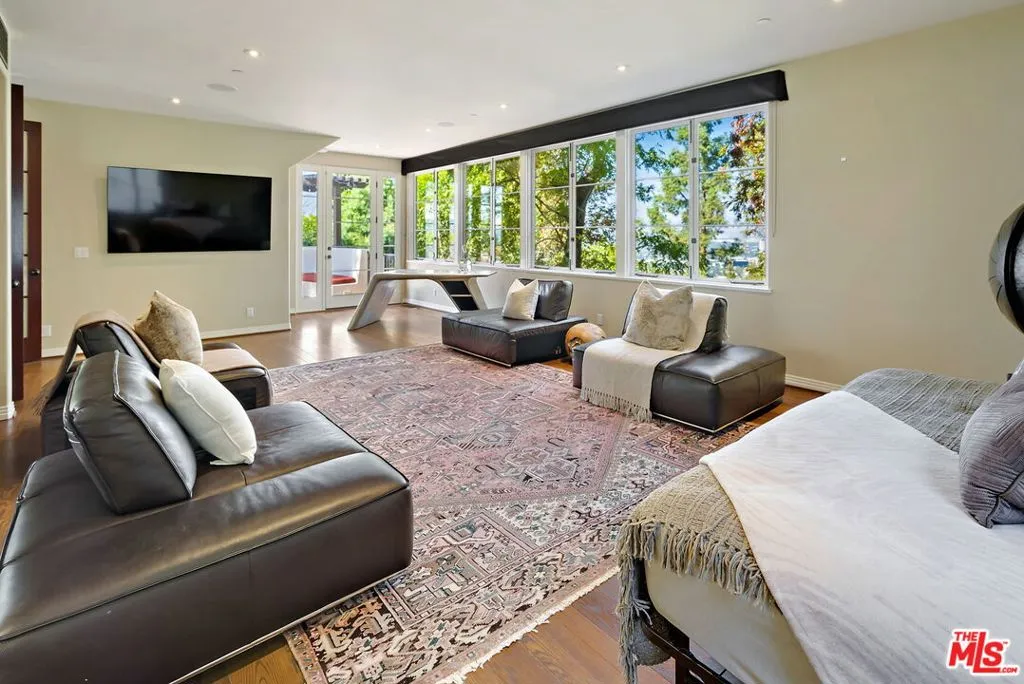 Los Angeles, California 90068, United States, 6 Bedrooms Bedrooms, ,5 BathroomsBathrooms,Residential,Active,15106