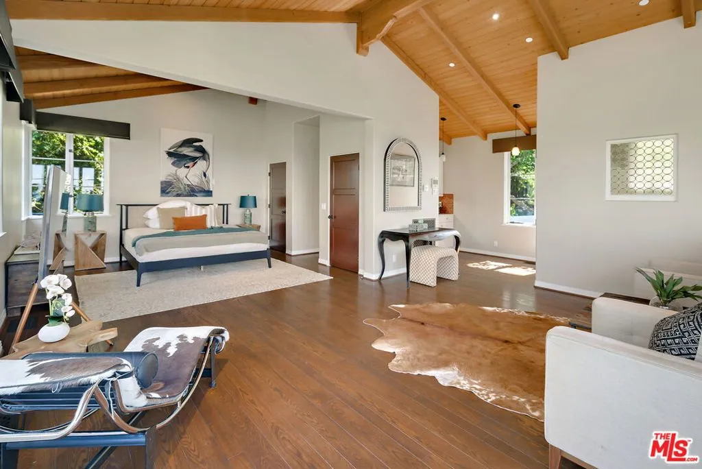 Los Angeles, California 90068, United States, 6 Bedrooms Bedrooms, ,5 BathroomsBathrooms,Residential,Active,15106