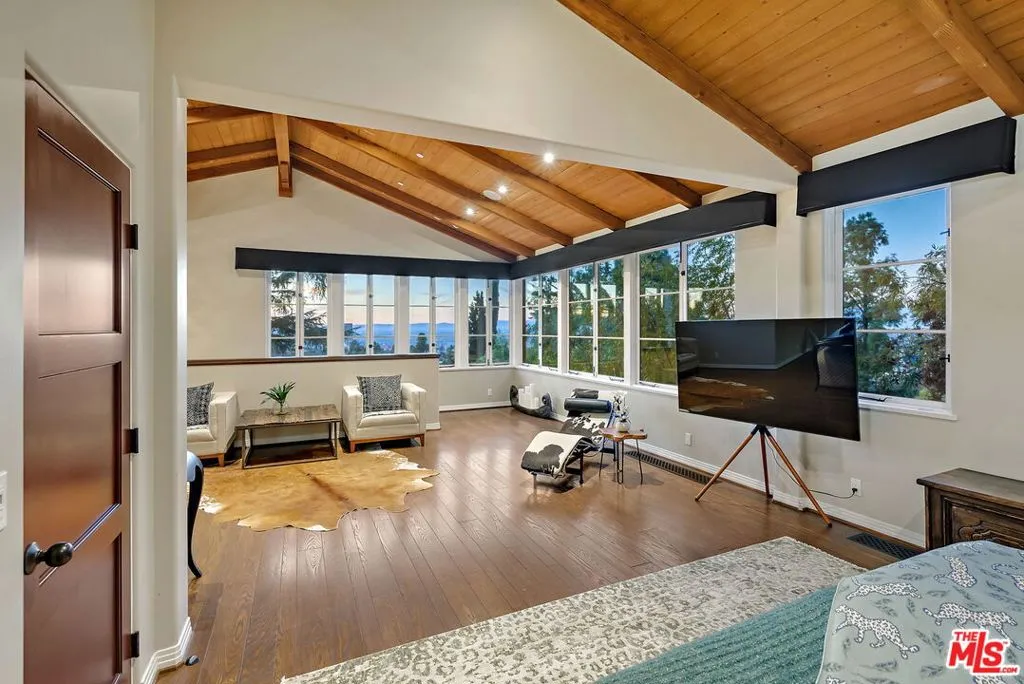 Los Angeles, California 90068, United States, 6 Bedrooms Bedrooms, ,5 BathroomsBathrooms,Residential,Active,15106