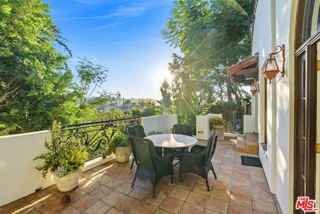 Los Angeles, California 90068, United States, 6 Bedrooms Bedrooms, ,5 BathroomsBathrooms,Residential,Active,15106