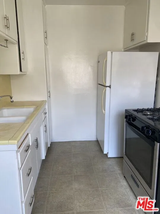 Los Angeles, California 90025, United States, 1 Bedroom Bedrooms, ,1 BathroomBathrooms,Residential,Active,126363