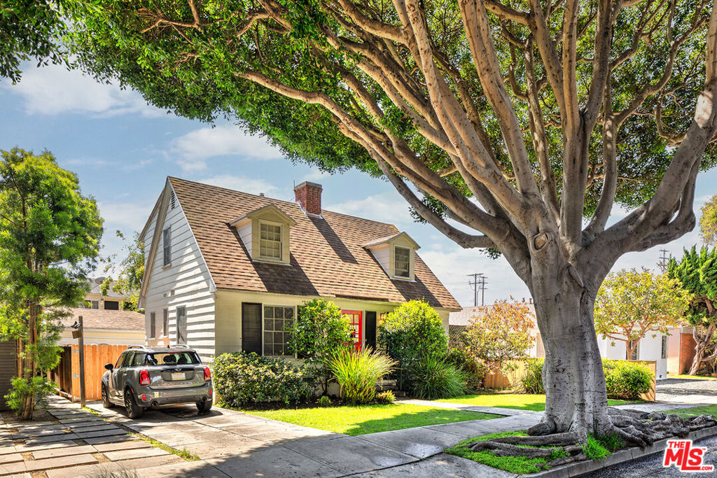 2004 Oak Street