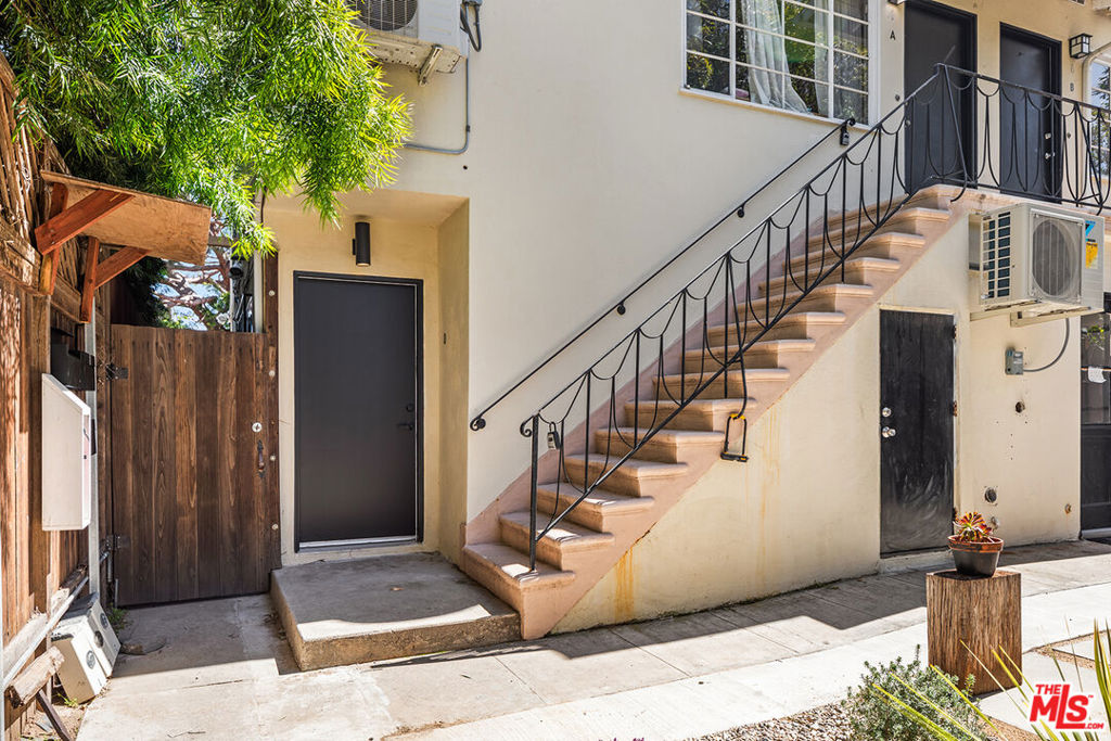 2004 Oak Street