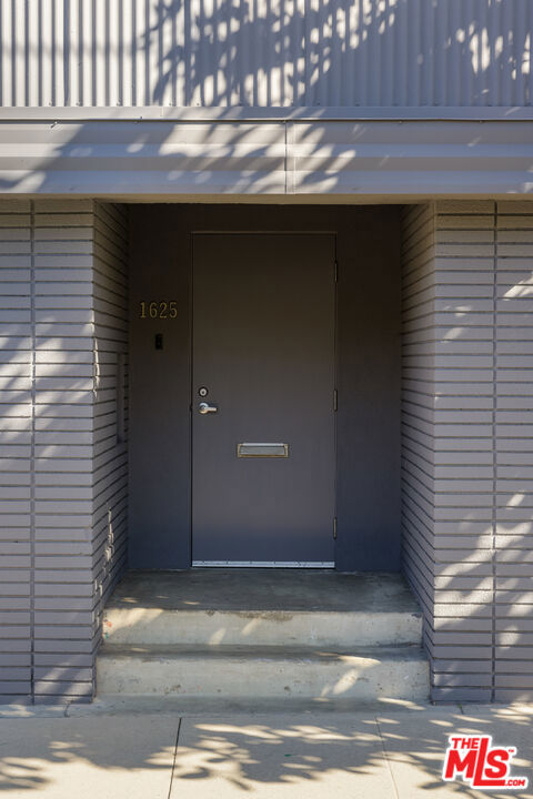 Properties 2 1625 Blake Avenue