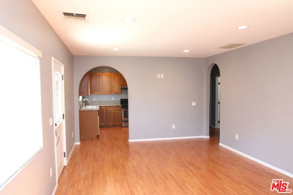 North Hollywood, California 91601, United States, 3 Bedrooms Bedrooms, ,2 BathroomsBathrooms,Residential,Active,121163