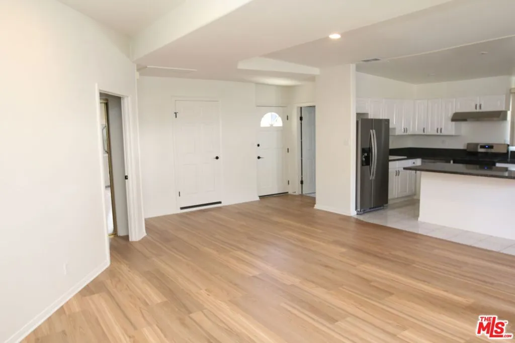 North Hollywood, California 91606, United States, 2 Bedrooms Bedrooms, ,1 BathroomBathrooms,Residential,Active,98093