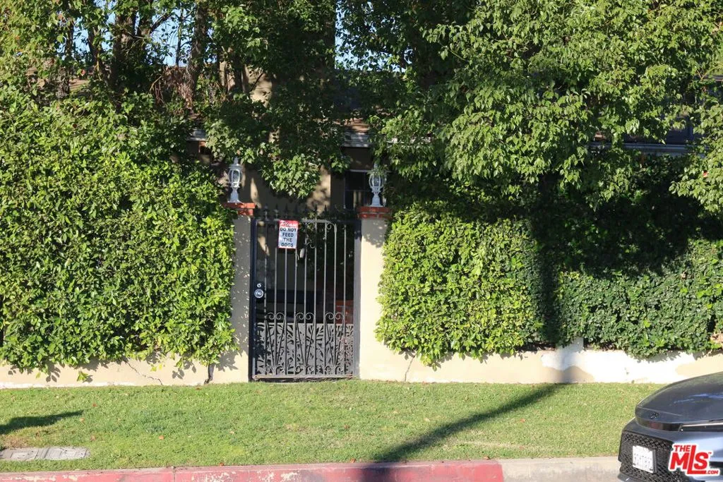 North Hollywood, California 91606, United States, 2 Bedrooms Bedrooms, ,1 BathroomBathrooms,Residential,Active,98093