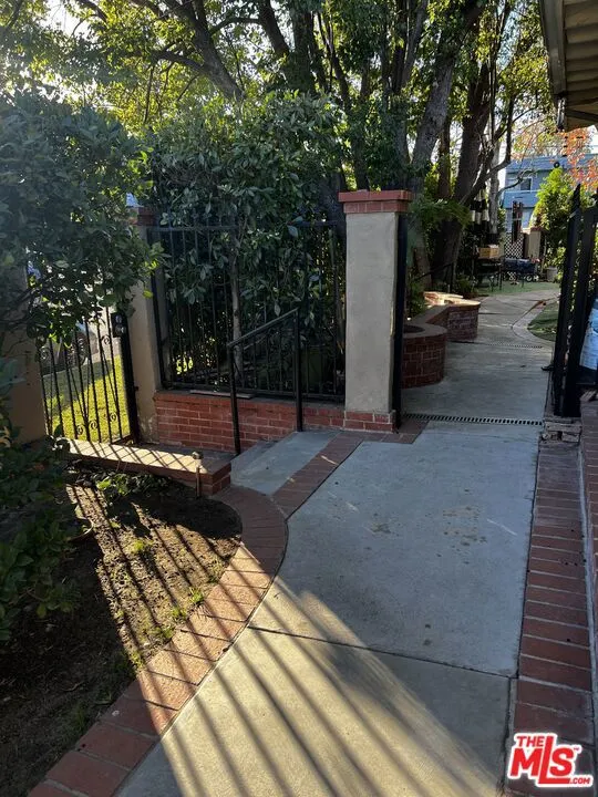 North Hollywood, California 91606, United States, 2 Bedrooms Bedrooms, ,1 BathroomBathrooms,Residential,Active,98093