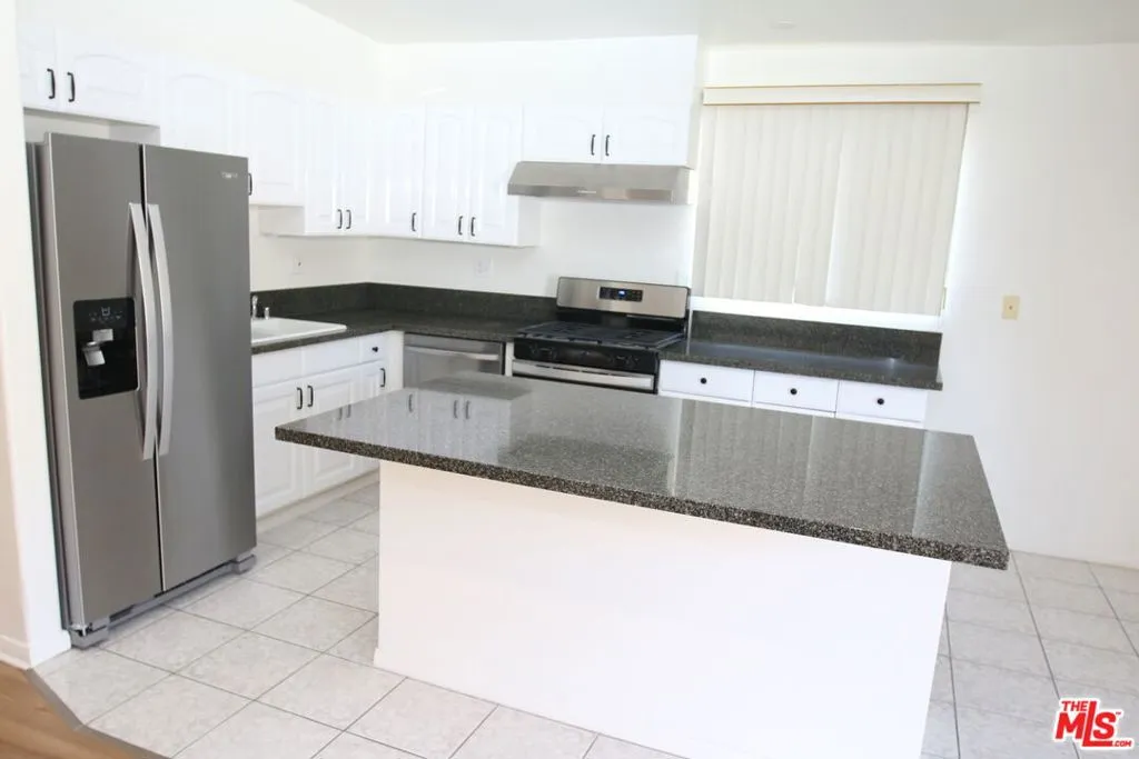 North Hollywood, California 91606, United States, 2 Bedrooms Bedrooms, ,1 BathroomBathrooms,Residential,Active,98093