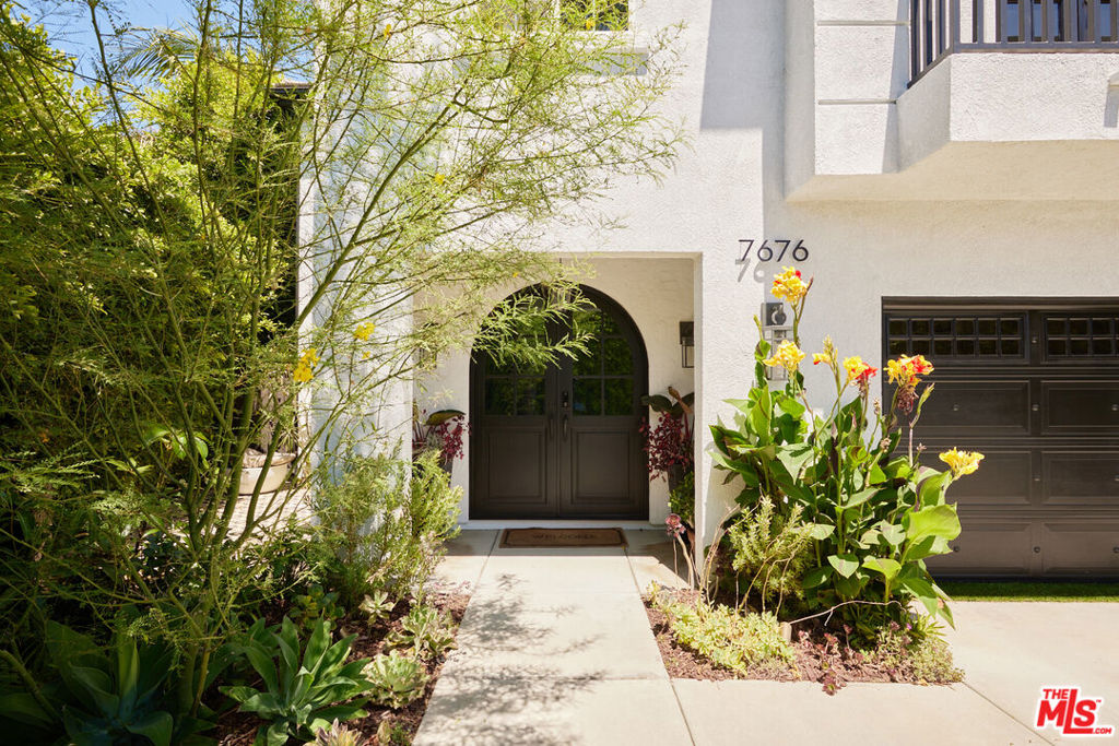 Properties 1 7676 Coldwater Canyon Court