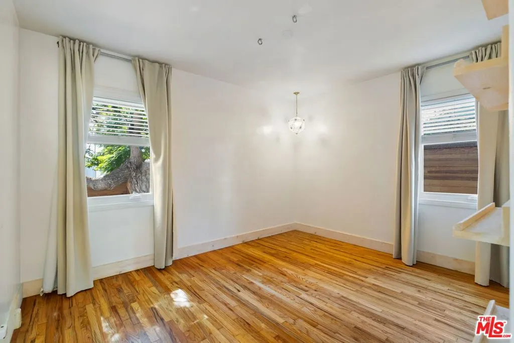 Culver City, California 90230, United States, 2 Bedrooms Bedrooms, ,1 BathroomBathrooms,Residential,Active,23217