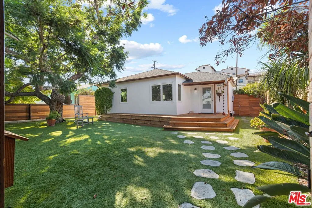 Culver City, California 90230, United States, 2 Bedrooms Bedrooms, ,1 BathroomBathrooms,Residential,Active,23217