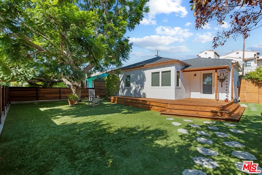 Culver City, California 90230, United States, 2 Bedrooms Bedrooms, ,1 BathroomBathrooms,Residential,Active,23217