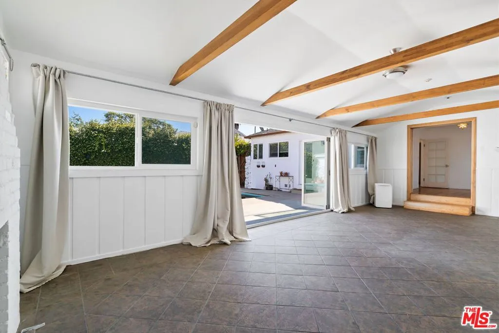 Culver City, California 90230, United States, 2 Bedrooms Bedrooms, ,1 BathroomBathrooms,Residential,Active,23217