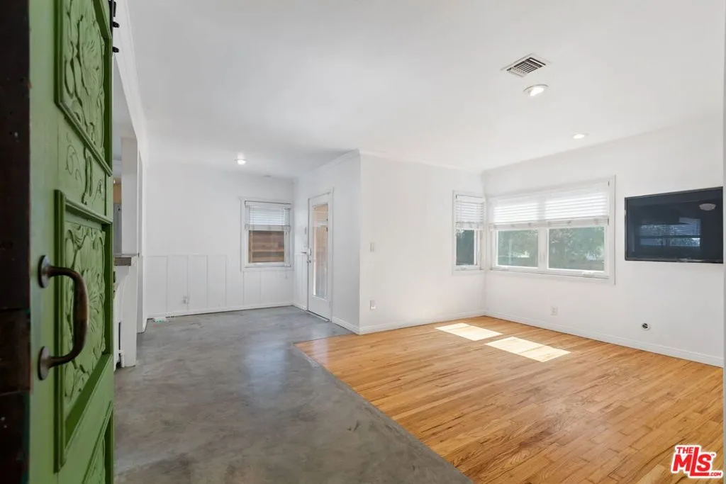 Culver City, California 90230, United States, 2 Bedrooms Bedrooms, ,1 BathroomBathrooms,Residential,Active,23217