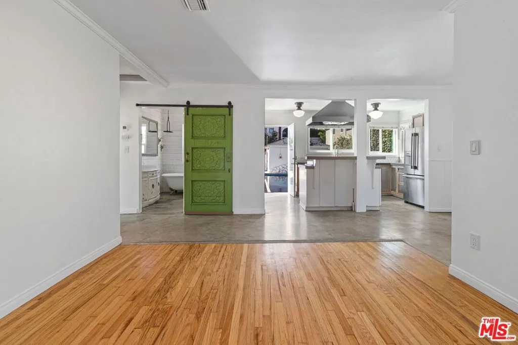 Culver City, California 90230, United States, 2 Bedrooms Bedrooms, ,1 BathroomBathrooms,Residential,Active,23217