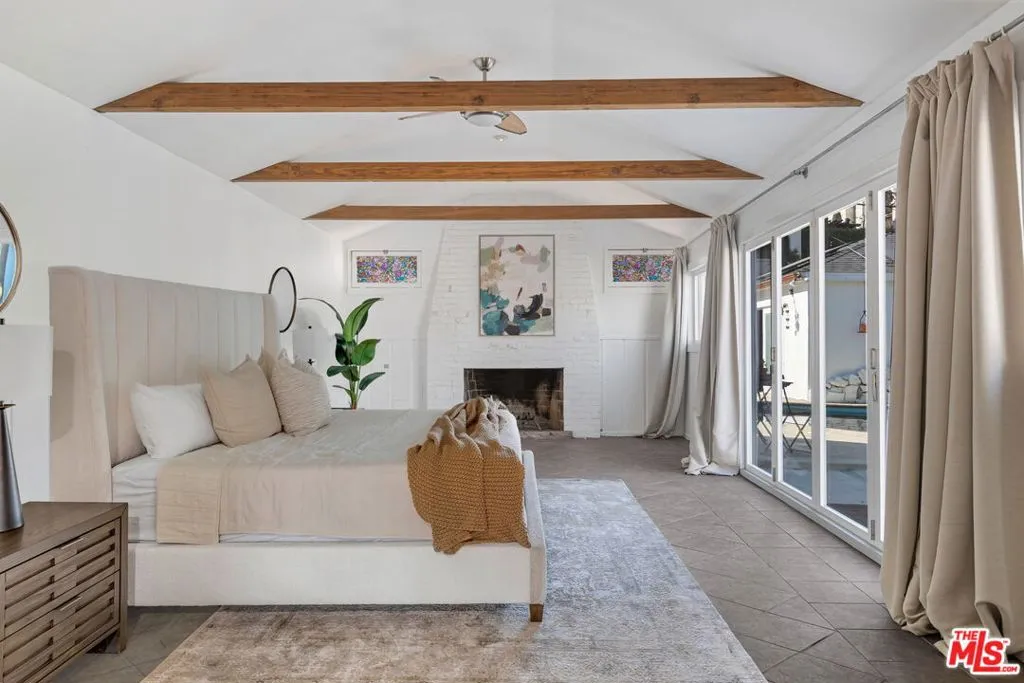 Culver City, California 90230, United States, 2 Bedrooms Bedrooms, ,1 BathroomBathrooms,Residential,Active,23217