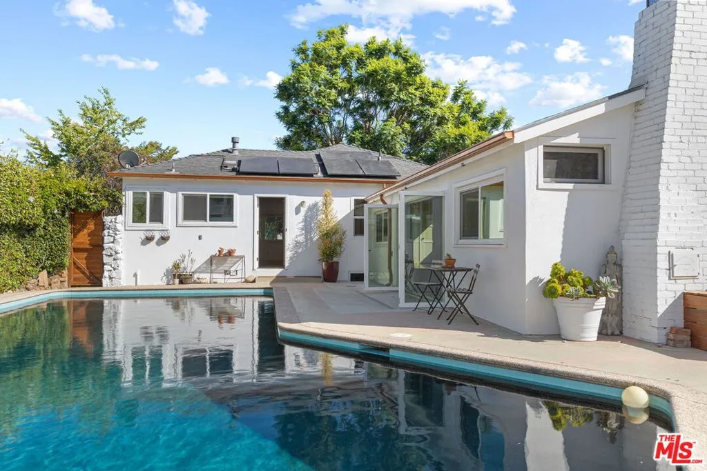 Culver City, California 90230, United States, 2 Bedrooms Bedrooms, ,1 BathroomBathrooms,Residential,Active,23217