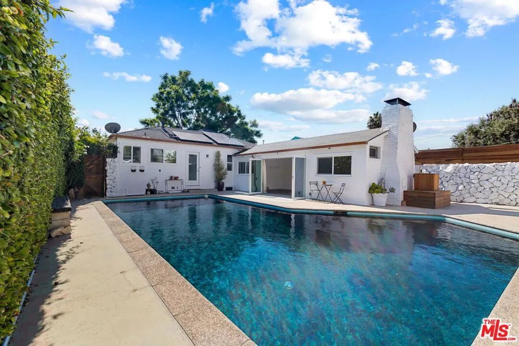 Culver City, California 90230, United States, 2 Bedrooms Bedrooms, ,1 BathroomBathrooms,Residential,Active,23217