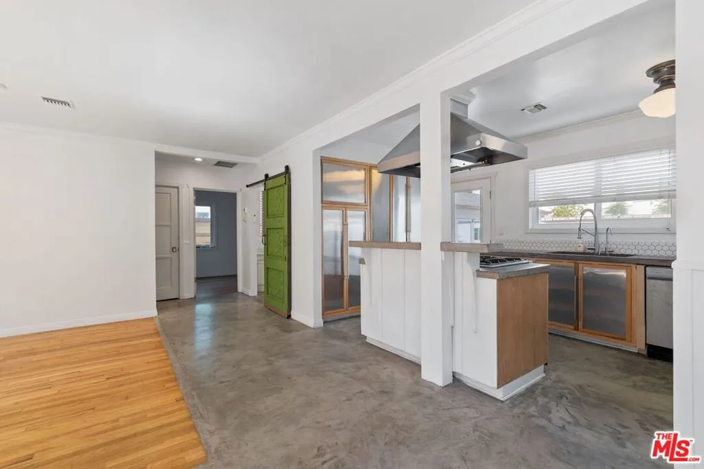 Culver City, California 90230, United States, 2 Bedrooms Bedrooms, ,1 BathroomBathrooms,Residential,Active,23217