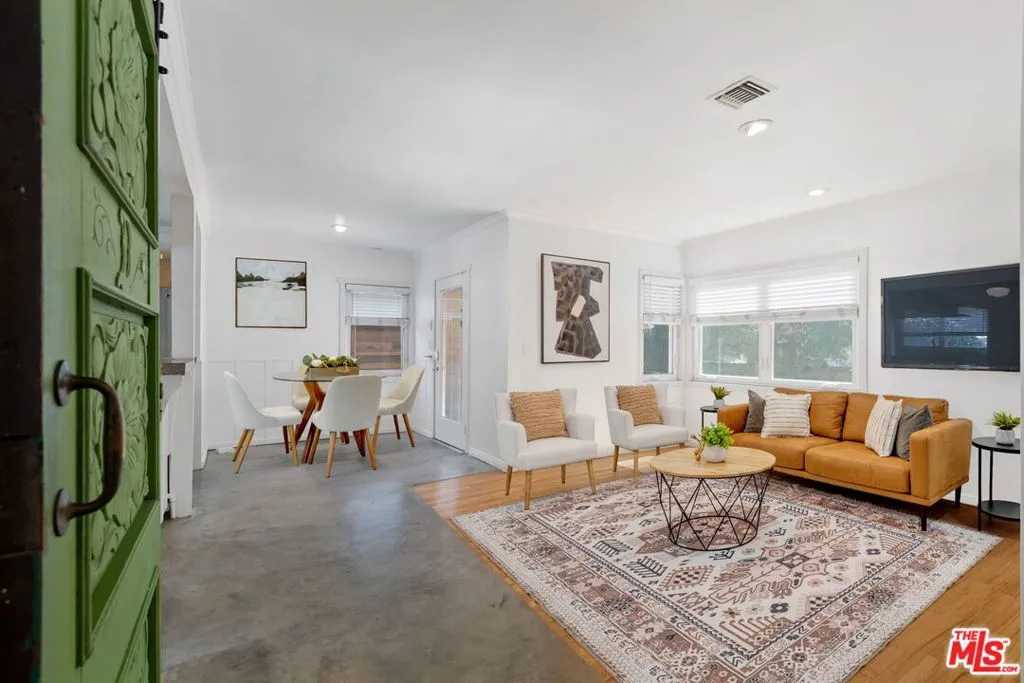 Culver City, California 90230, United States, 2 Bedrooms Bedrooms, ,1 BathroomBathrooms,Residential,Active,23217