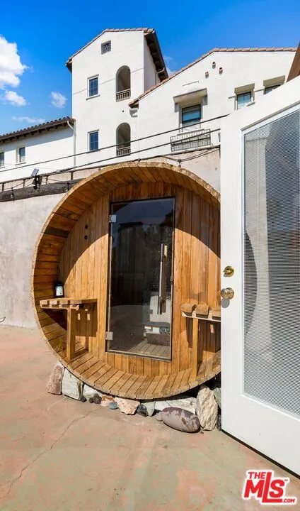 Culver City, California 90230, United States, 2 Bedrooms Bedrooms, ,1 BathroomBathrooms,Residential,Active,23217