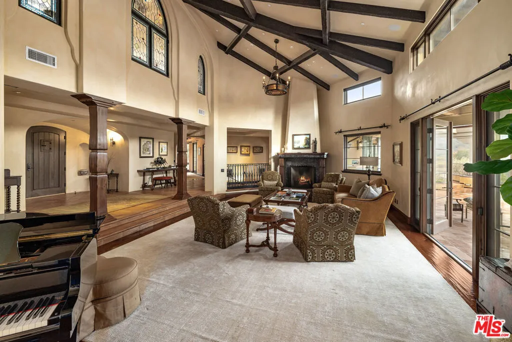 Ojai, California 93023, United States, 5 Bedrooms Bedrooms, ,6 BathroomsBathrooms,Residential,Active,71141