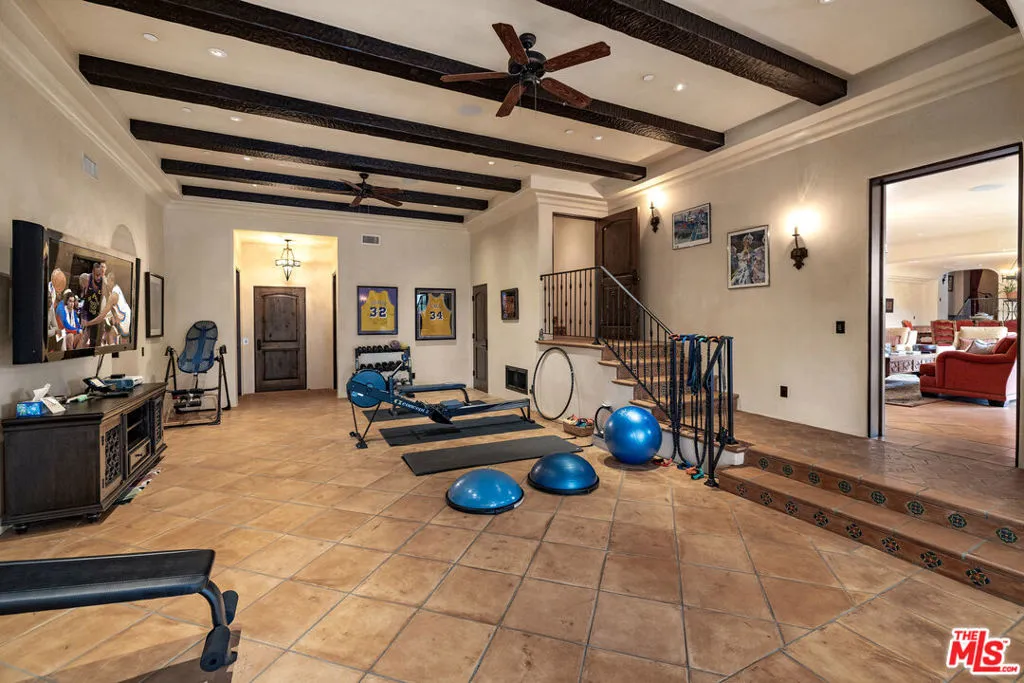 Ojai, California 93023, United States, 5 Bedrooms Bedrooms, ,6 BathroomsBathrooms,Residential,Active,71141