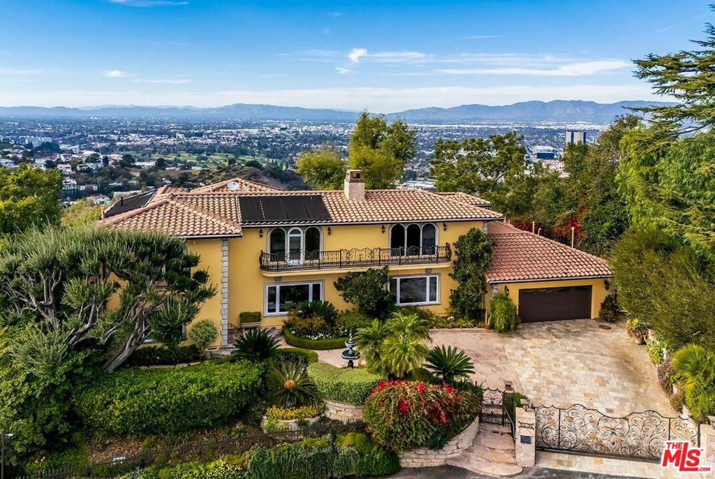 Properties 2 3595 Wonder View Drive