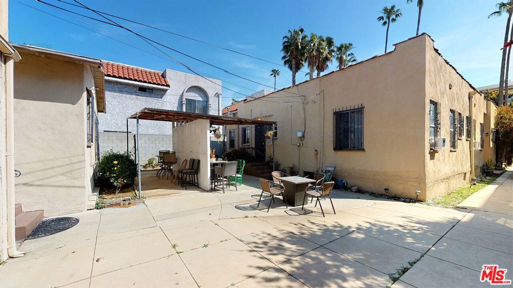 1029 N Orange Grove Avenue