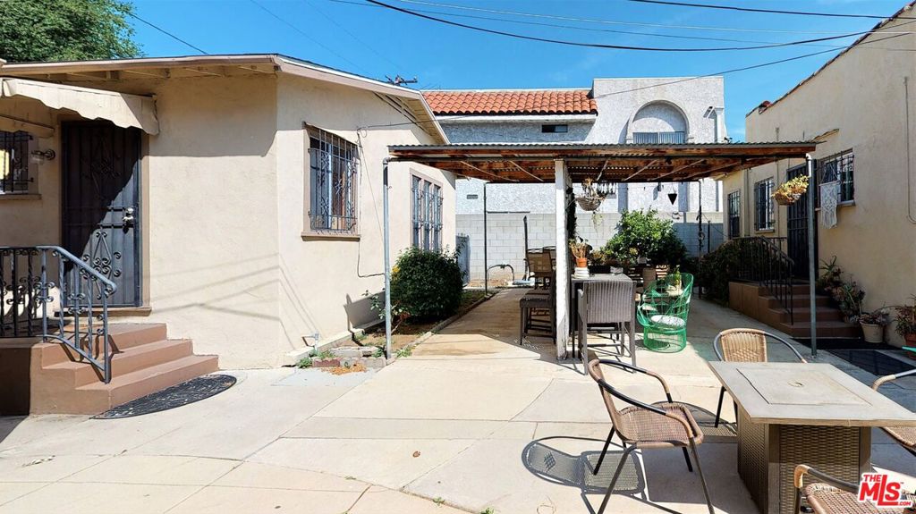1029 N Orange Grove Avenue