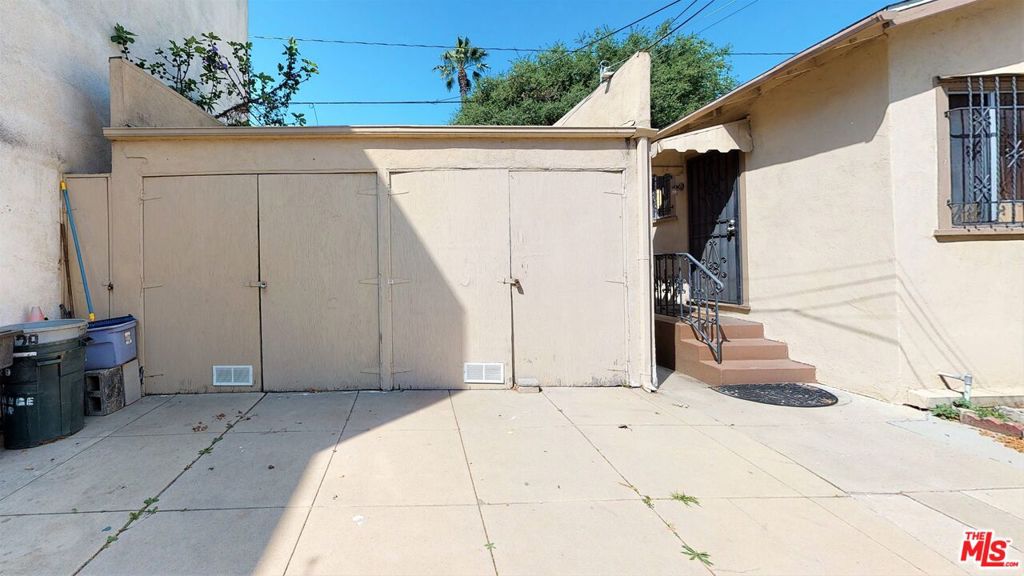 1029 N Orange Grove Avenue