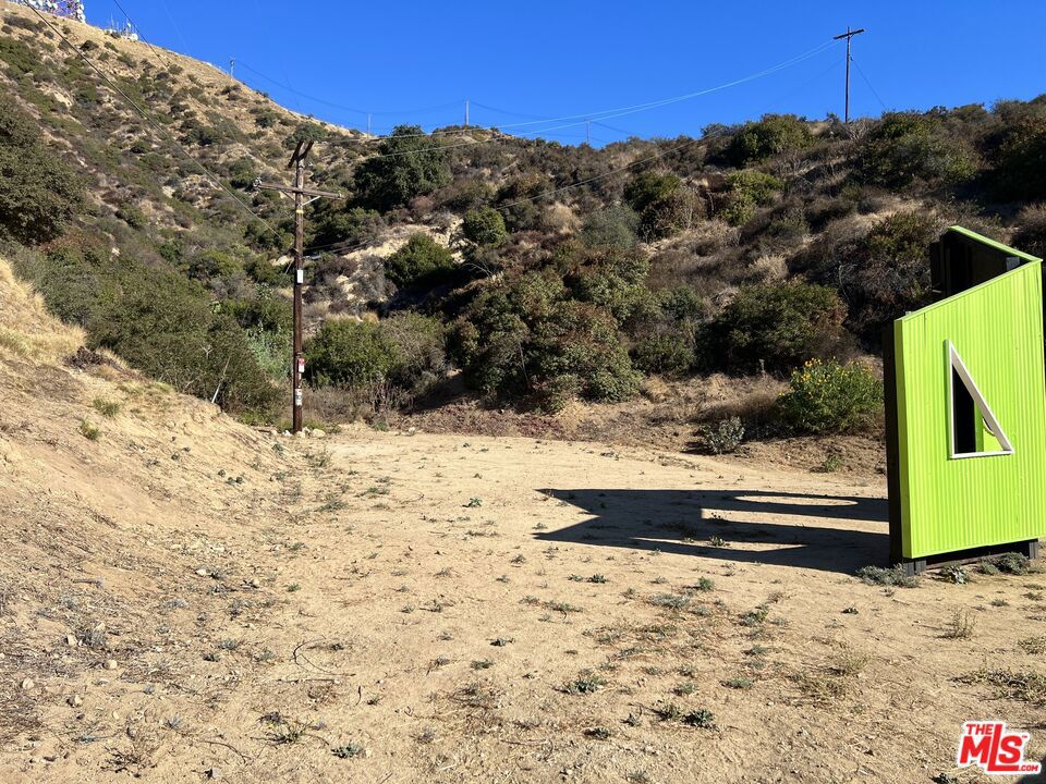 Properties 3 6101 Mulholland Highway