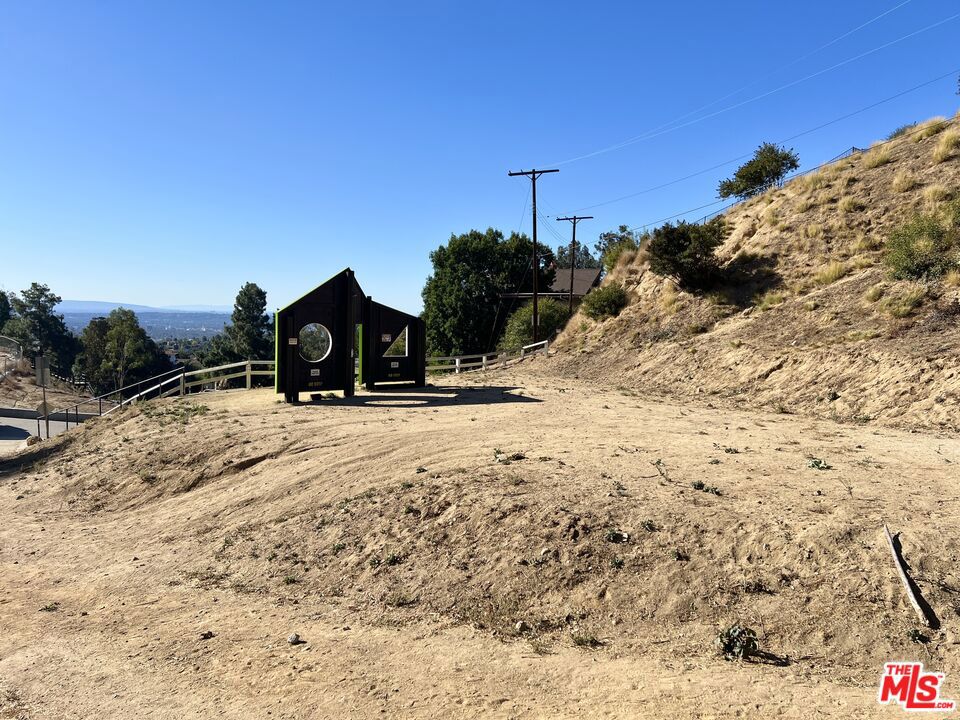Properties 4 6101 Mulholland Highway
