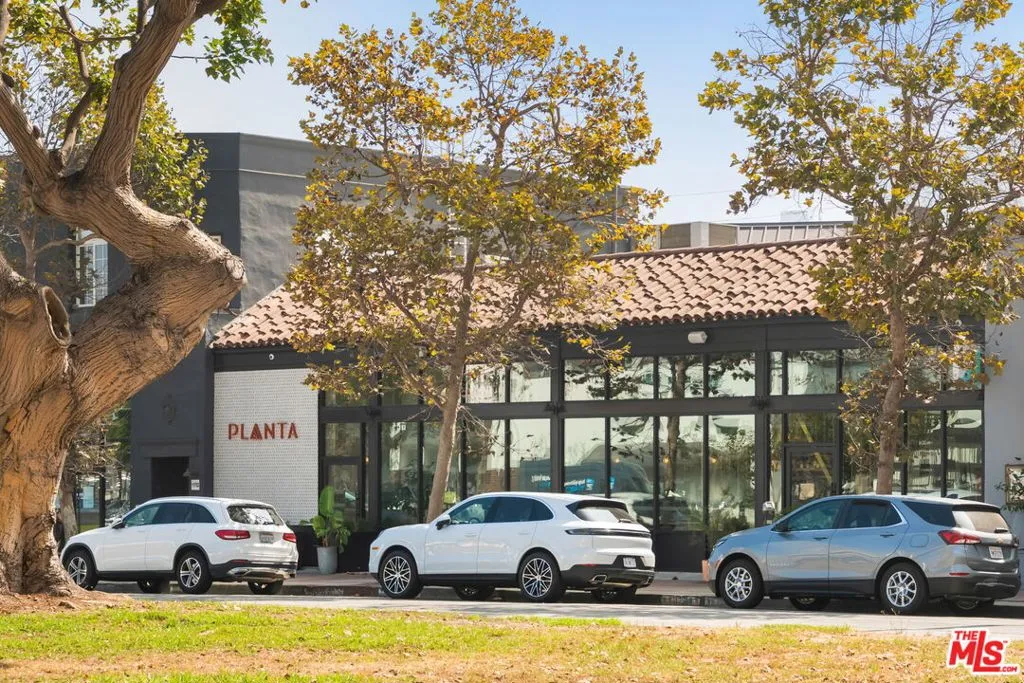 Los Angeles, California 90049, United States, 1 Bedroom Bedrooms, ,1 BathroomBathrooms,Residential,Pending,26830