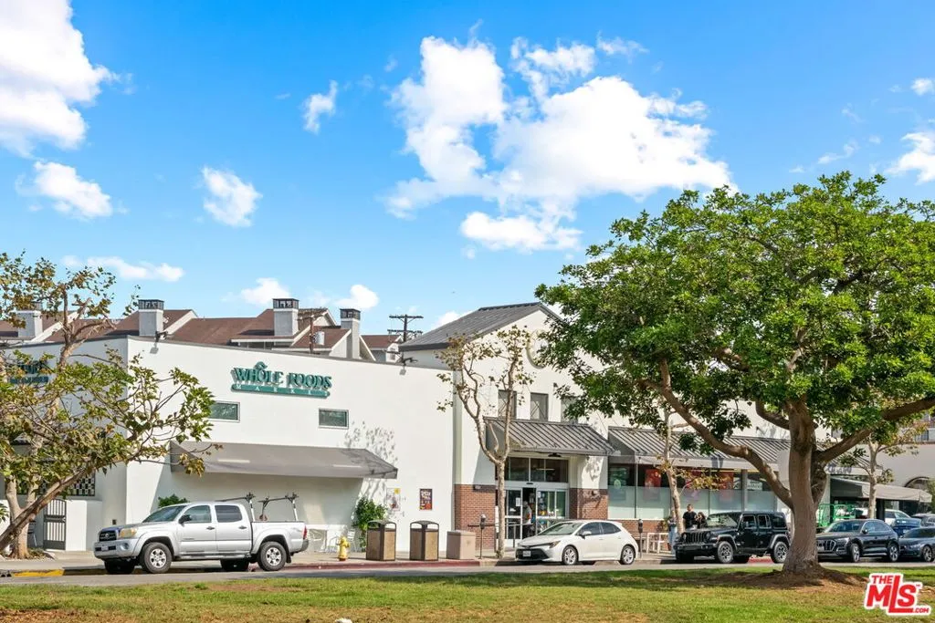 Los Angeles, California 90049, United States, 1 Bedroom Bedrooms, ,1 BathroomBathrooms,Residential,Pending,26830