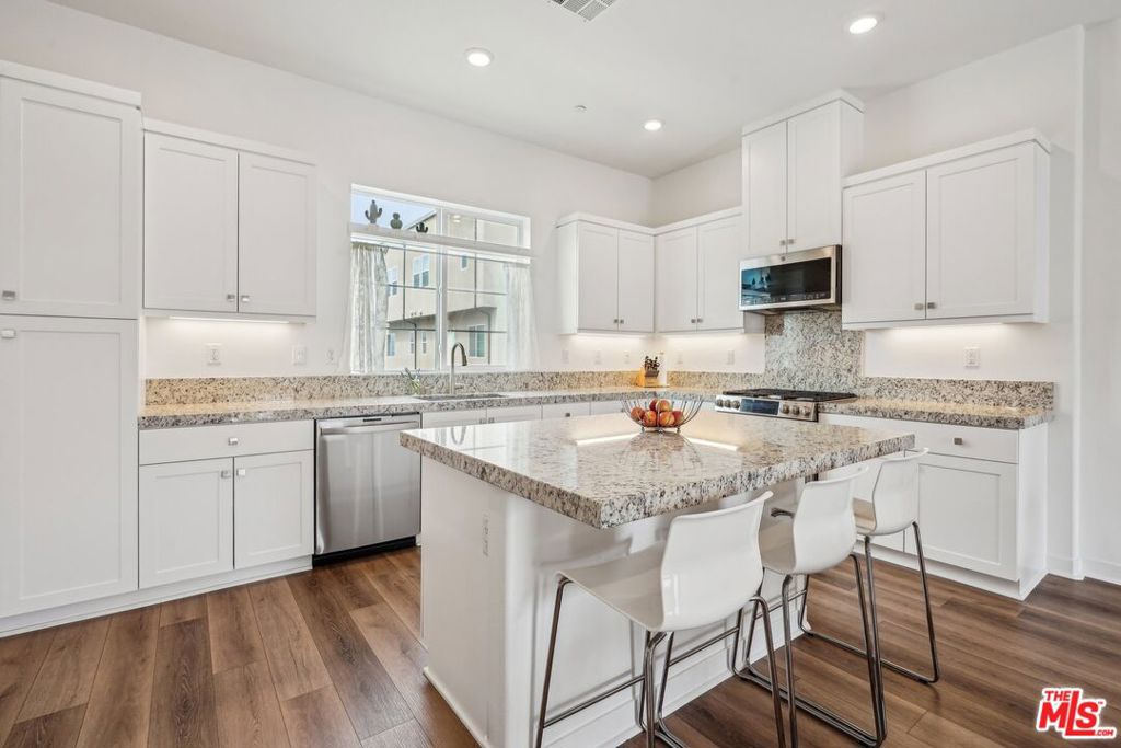 26998 Hummingbird Lane
