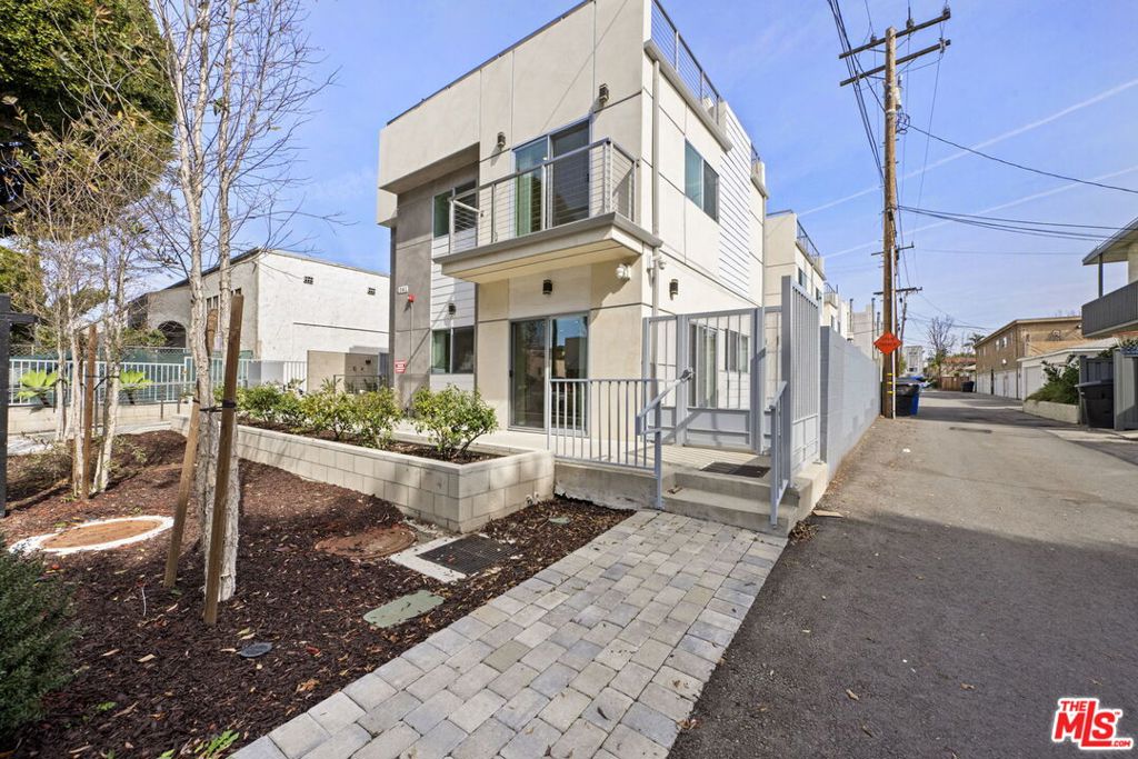 1541 Franklin Street 5