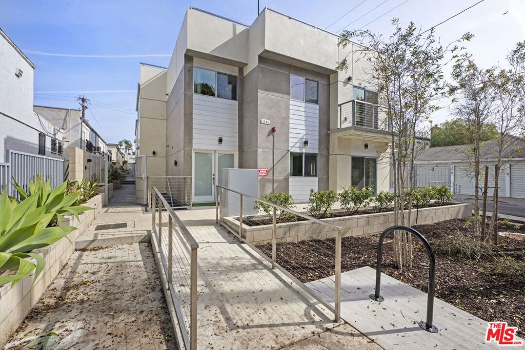 1541 Franklin Street 5