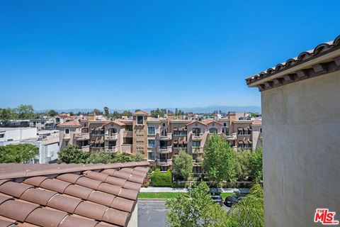 A home in Studio City