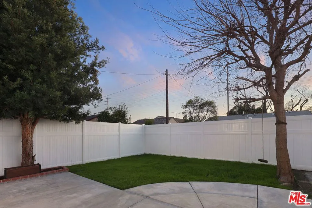 Burbank, California 91505, United States, 3 Bedrooms Bedrooms, ,3 BathroomsBathrooms,Residential,Active,90424