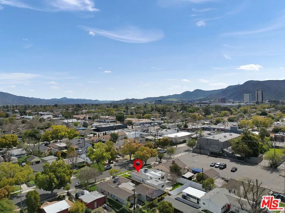 Burbank, California 91505, United States, 3 Bedrooms Bedrooms, ,3 BathroomsBathrooms,Residential,Active,90424