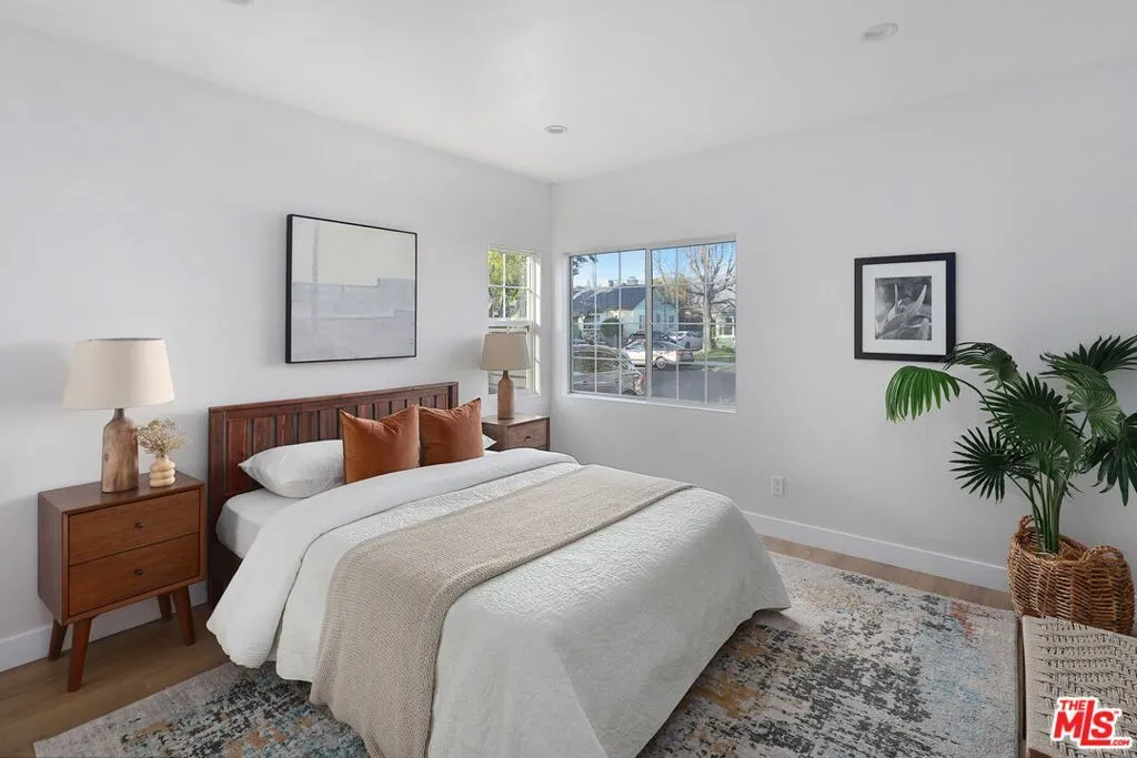 Burbank, California 91505, United States, 3 Bedrooms Bedrooms, ,3 BathroomsBathrooms,Residential,Active,90424