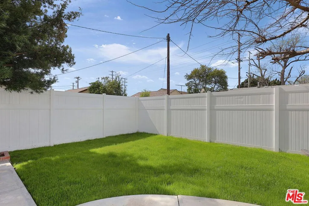 Burbank, California 91505, United States, 3 Bedrooms Bedrooms, ,3 BathroomsBathrooms,Residential,Active,90424