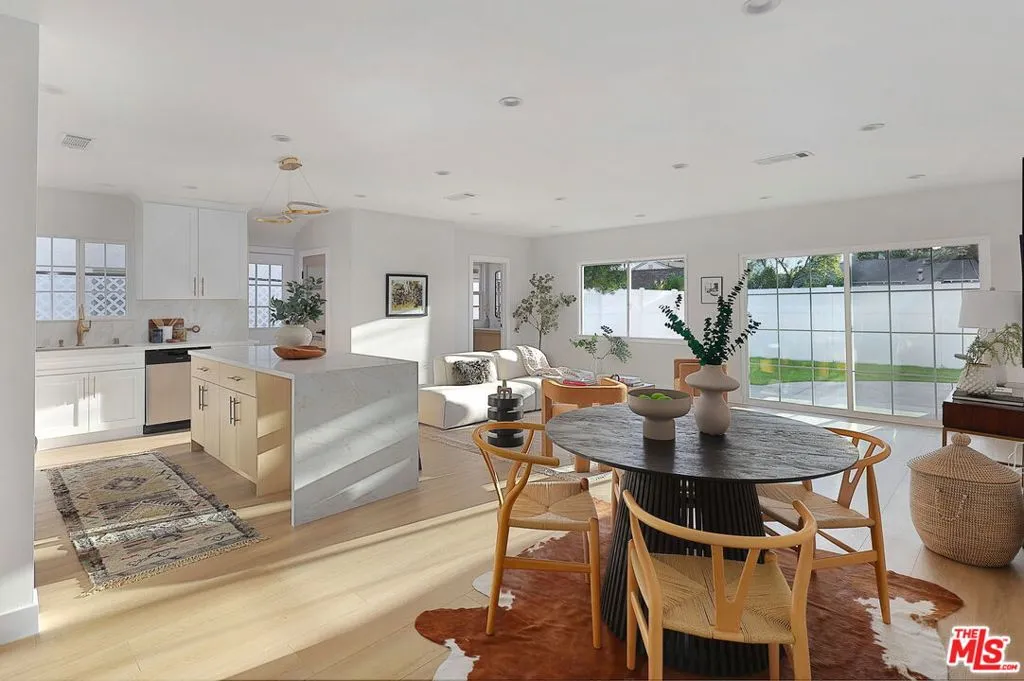 Burbank, California 91505, United States, 3 Bedrooms Bedrooms, ,3 BathroomsBathrooms,Residential,Active,90424