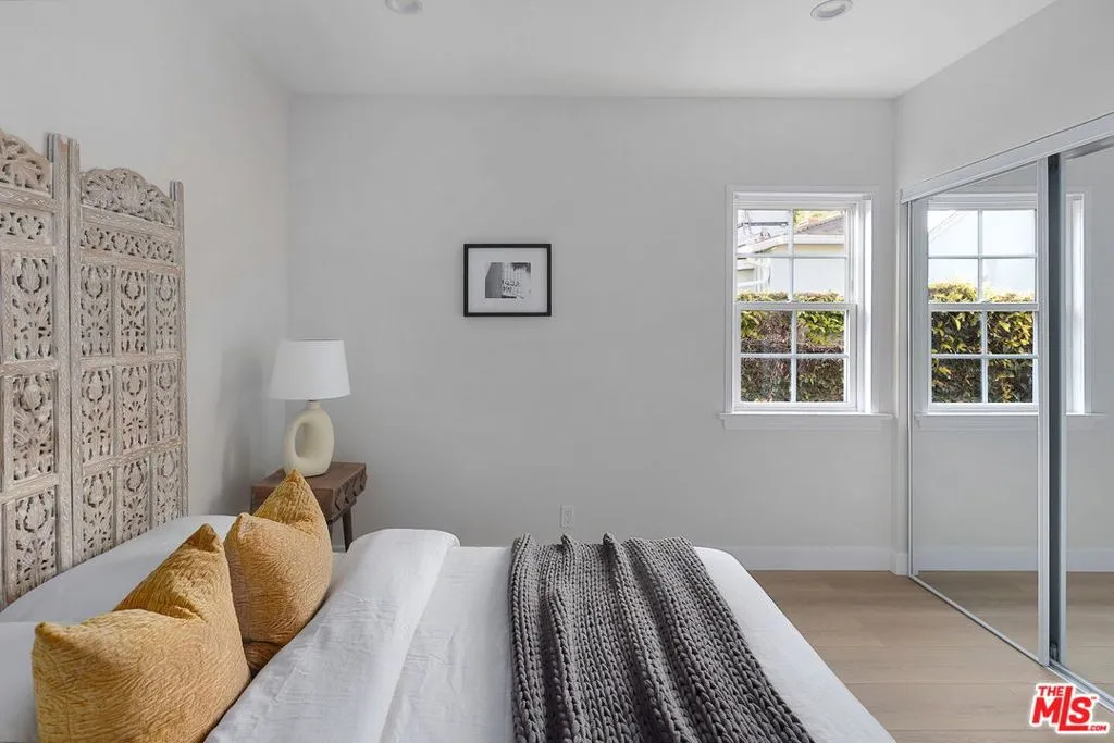 Burbank, California 91505, United States, 3 Bedrooms Bedrooms, ,3 BathroomsBathrooms,Residential,Active,90424