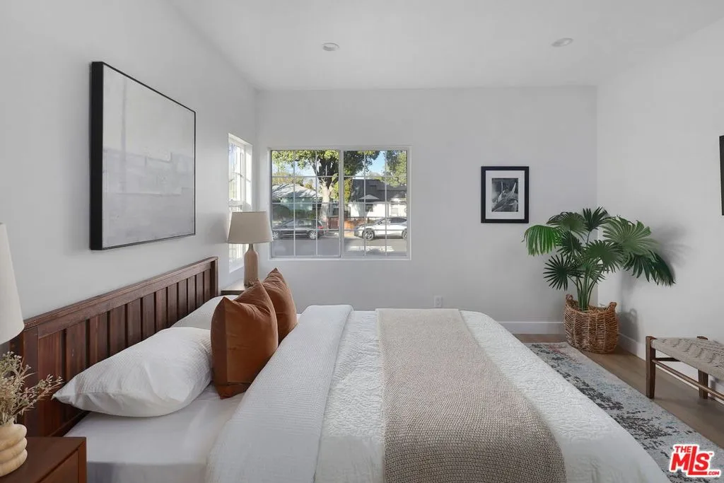 Burbank, California 91505, United States, 3 Bedrooms Bedrooms, ,3 BathroomsBathrooms,Residential,Active,90424